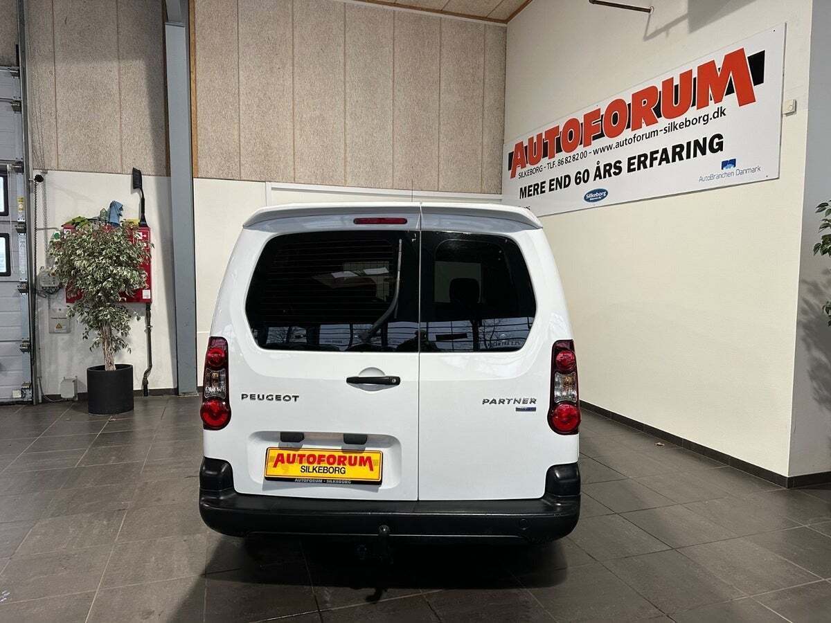 Hvid Peugeot Partner fra 2016