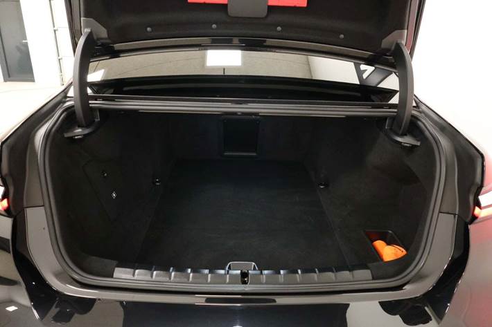 Sort BMW i7 fra 2024