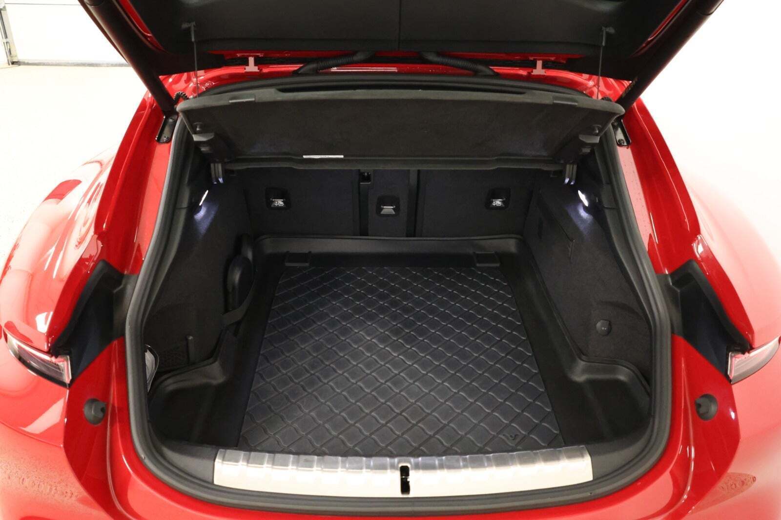 Rød Porsche Taycan GTS fra 2022