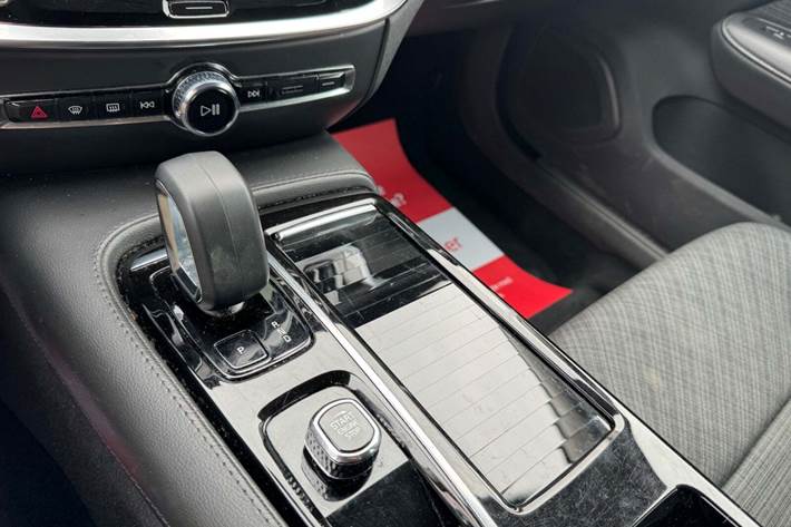 Sort Volvo V60 fra 2023