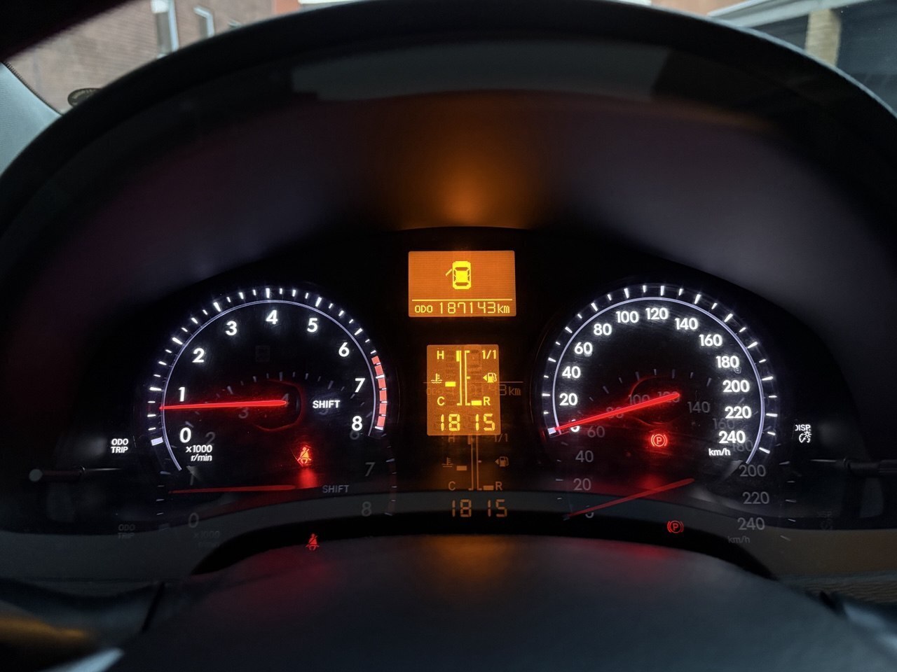 Sort Toyota Avensis fra 2013