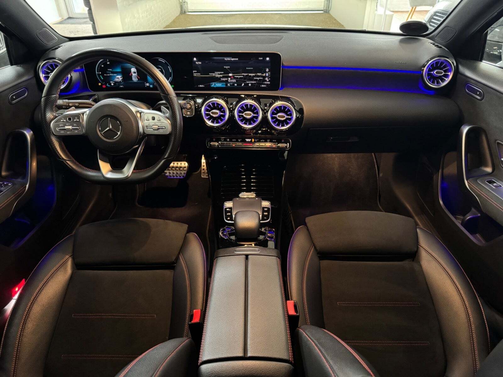 Grå Mercedes A200 fra 2018