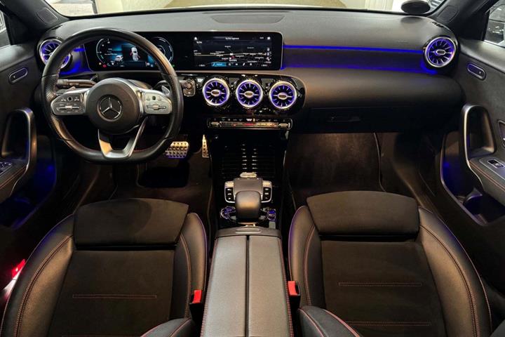 Grå Mercedes A200 fra 2018