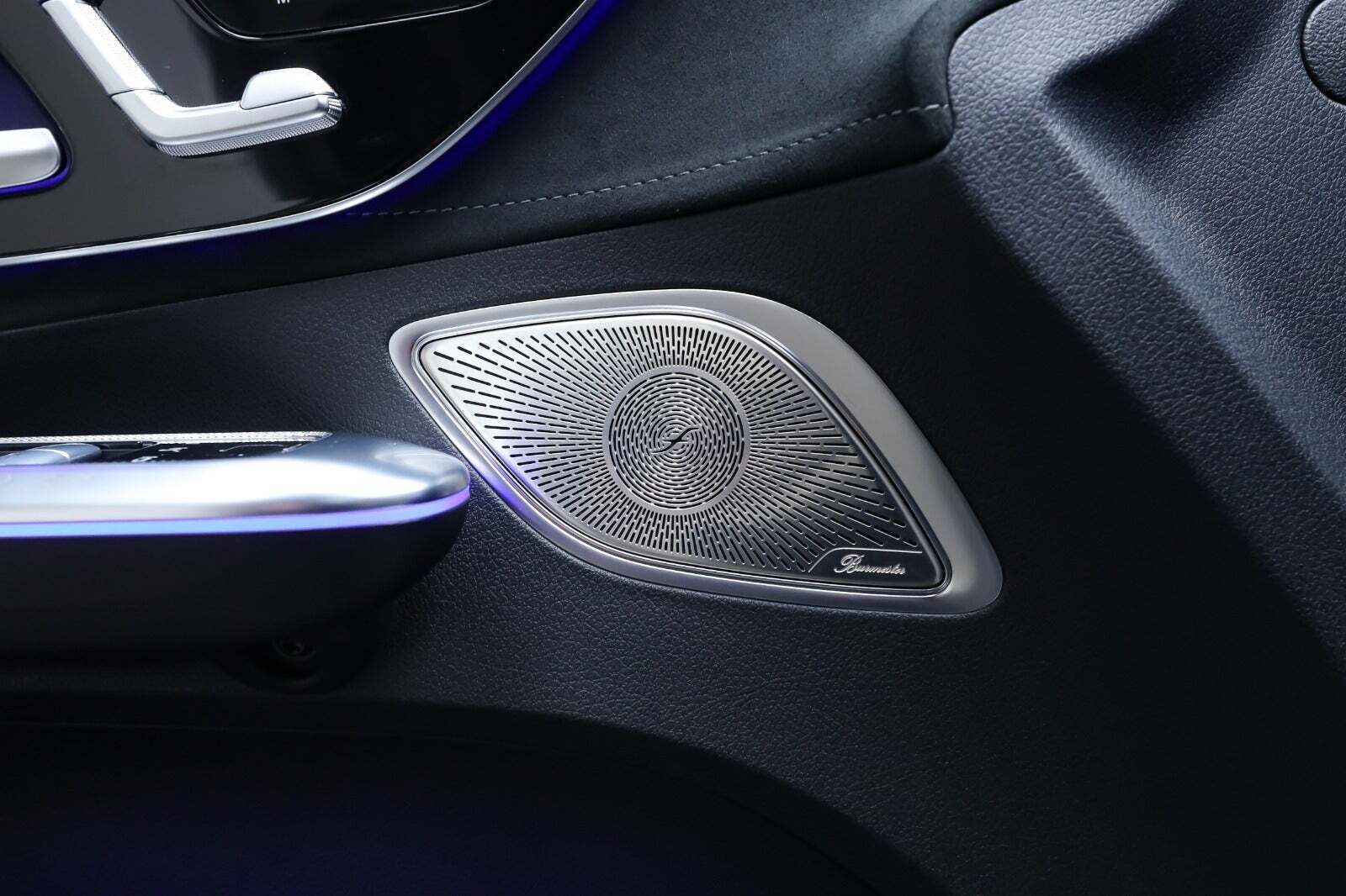 Grå Mercedes EQE500 fra 2023