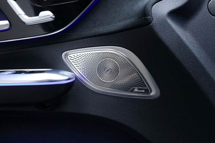 Grå Mercedes EQE500 fra 2023