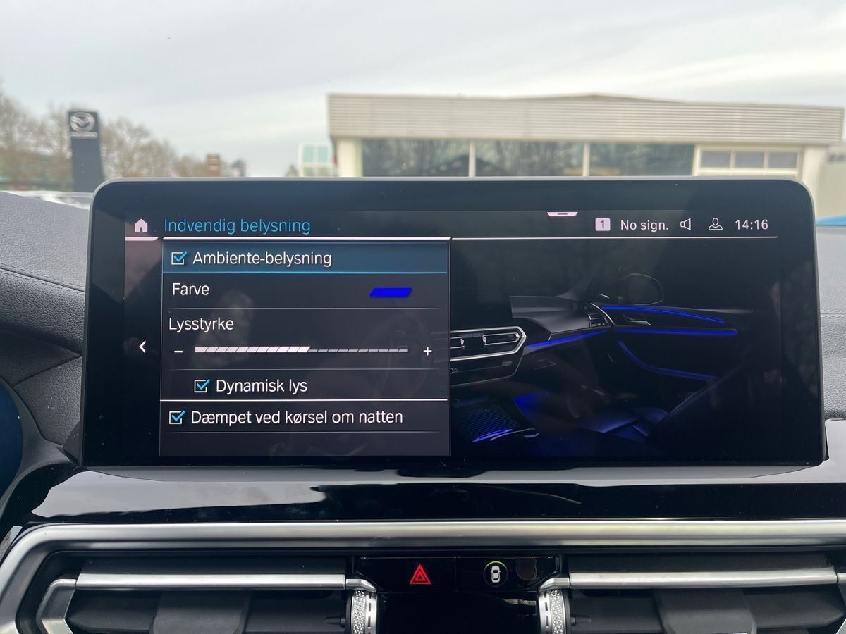 Grå BMW iX3 fra 2022