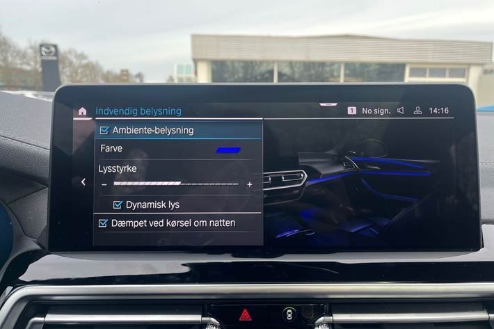 Grå BMW iX3 fra 2022