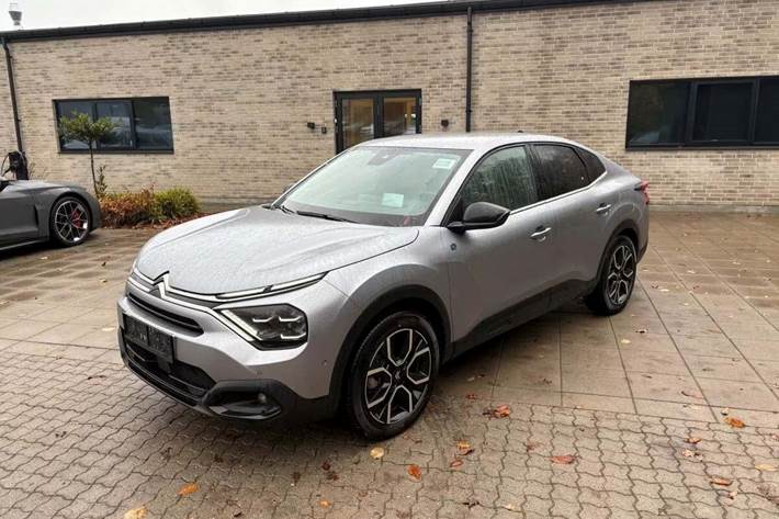 Grå Citroën ë-C4 X fra 2023