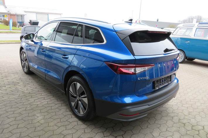 Blå Skoda Enyaq fra 2022