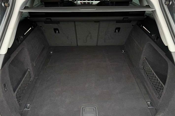 Grå Audi A4 fra 2017