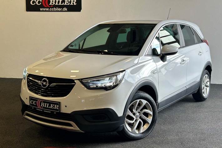 Hvid Opel Crossland X fra 2019 set udefra