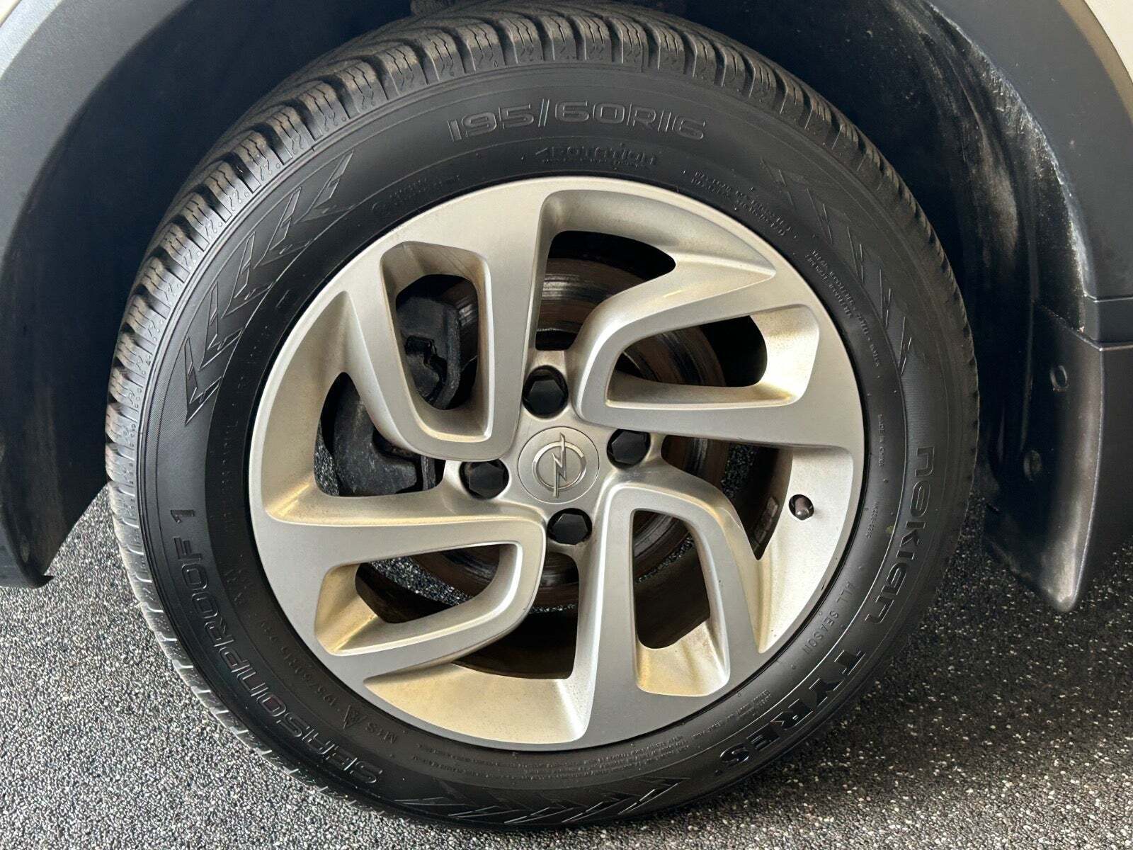 Hvid Opel Crossland X fra 2019