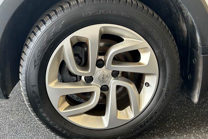 Hvid Opel Crossland X fra 2019