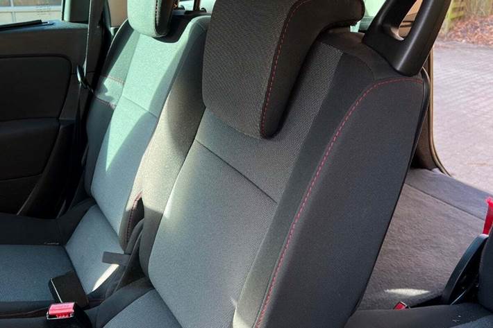 Grå Renault Grand Scenic III fra 2014