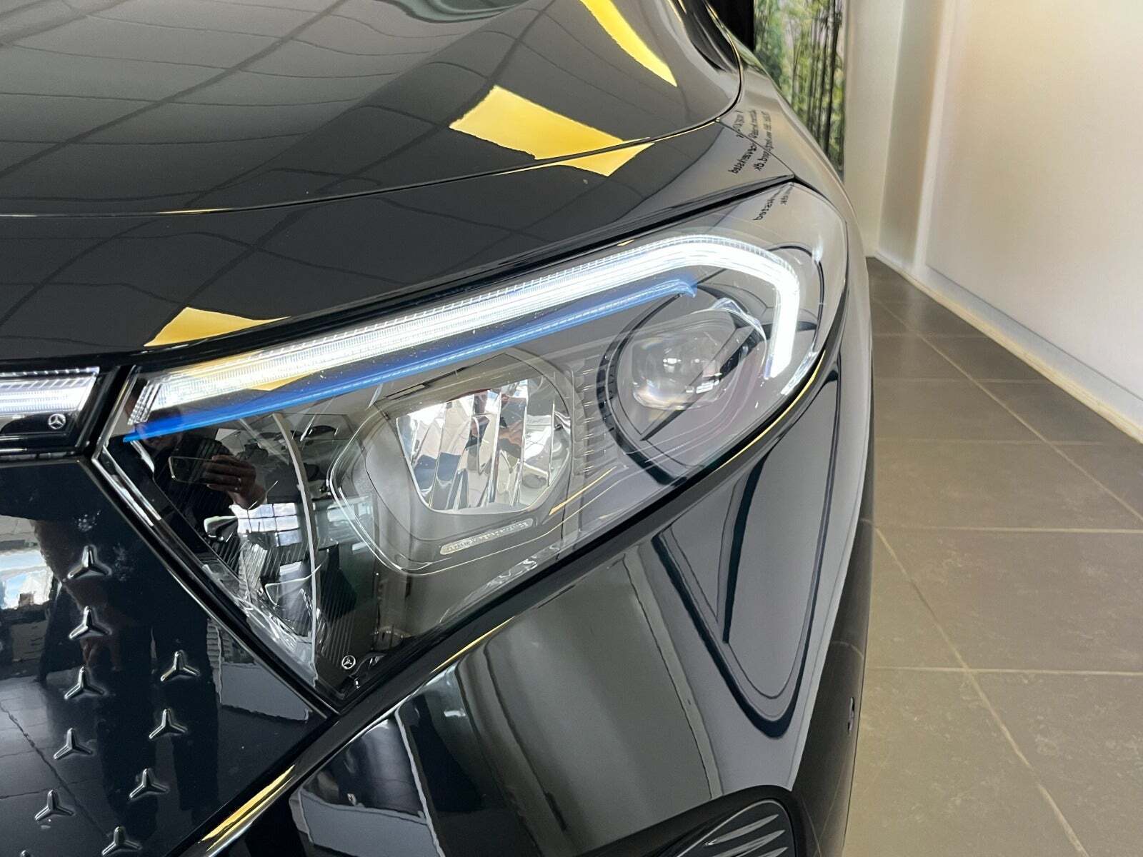 Sort Mercedes EQB250+ fra 2025