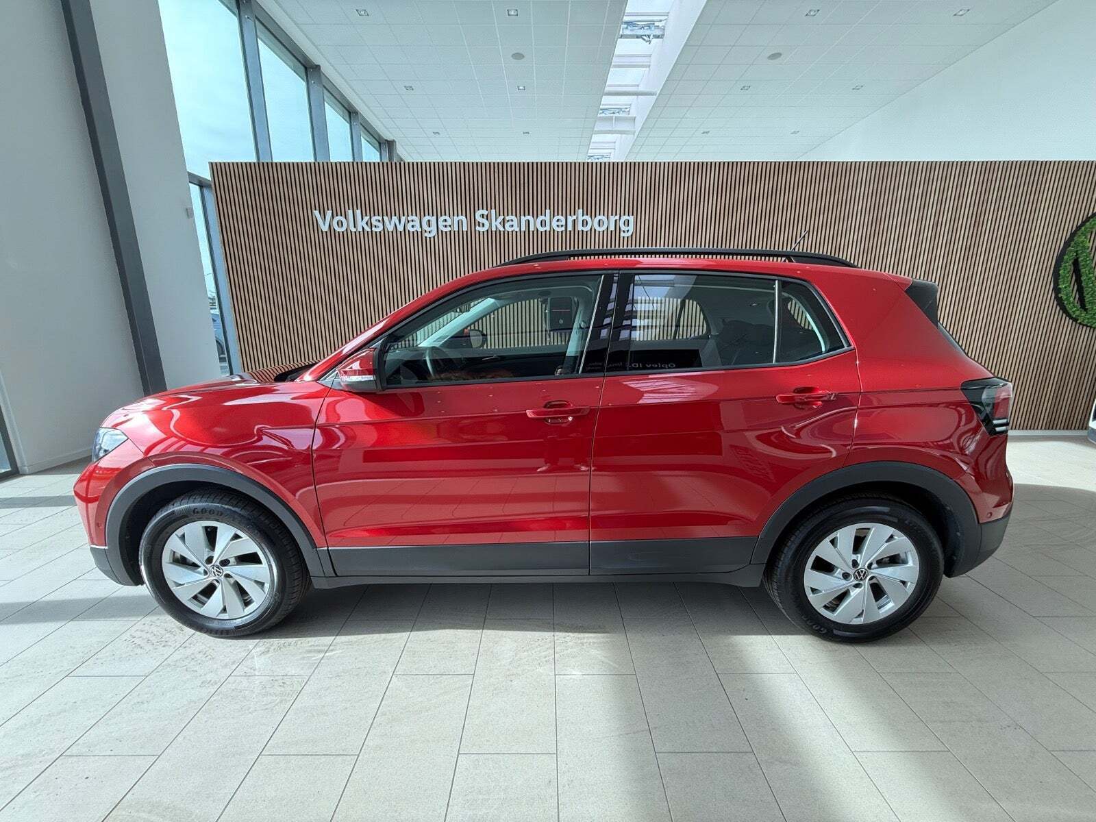 Rød VW T-Cross fra 2024