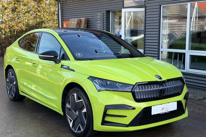 Grøn Skoda Enyaq fra 2023