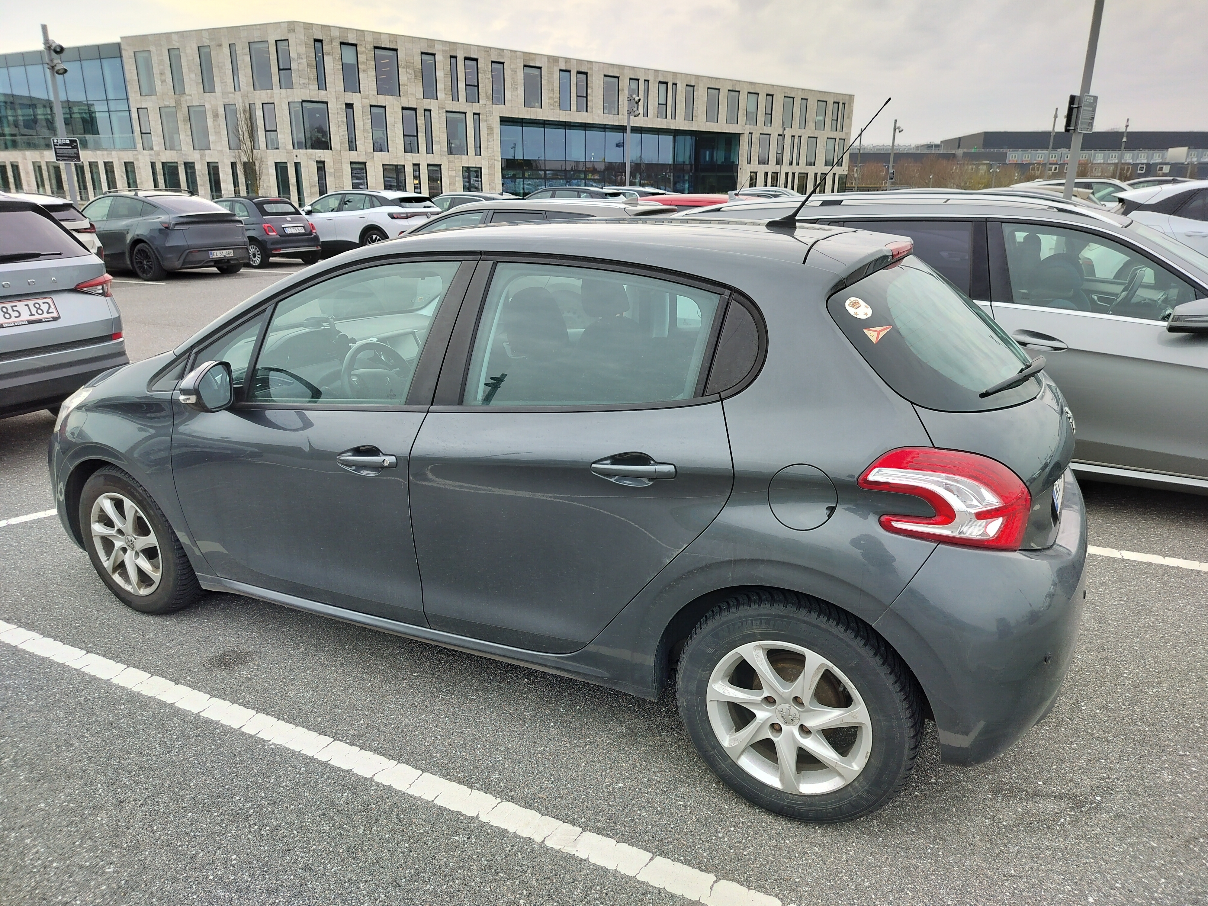 Peugeot 208 1,2 1.2 VTi Active Navigator 5D