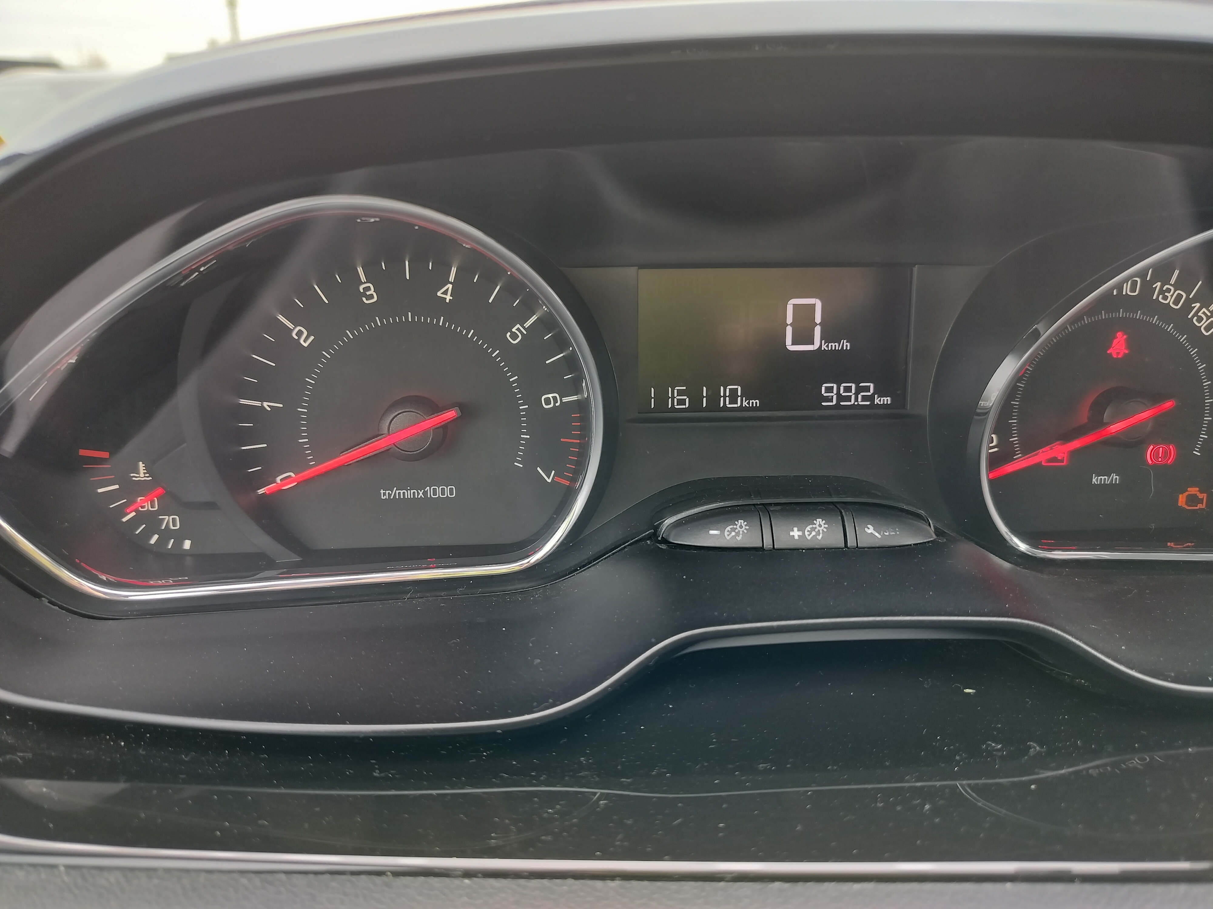 Grå Peugeot 208 fra 2015