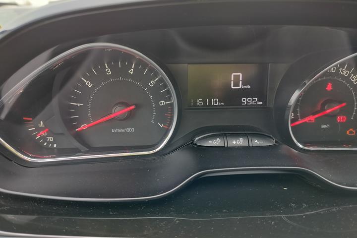 Grå Peugeot 208 fra 2015