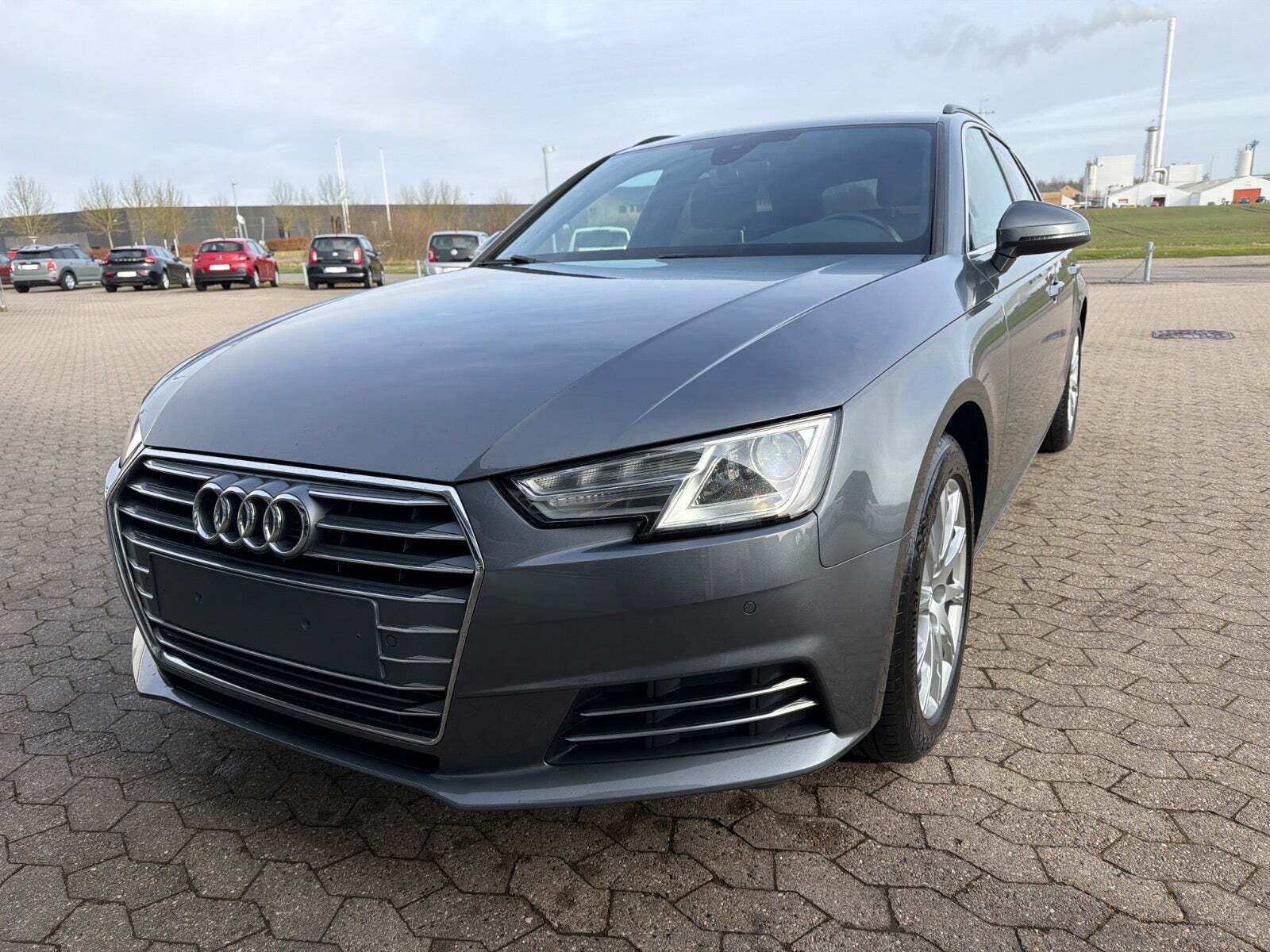 Grå Audi A4 fra 2018