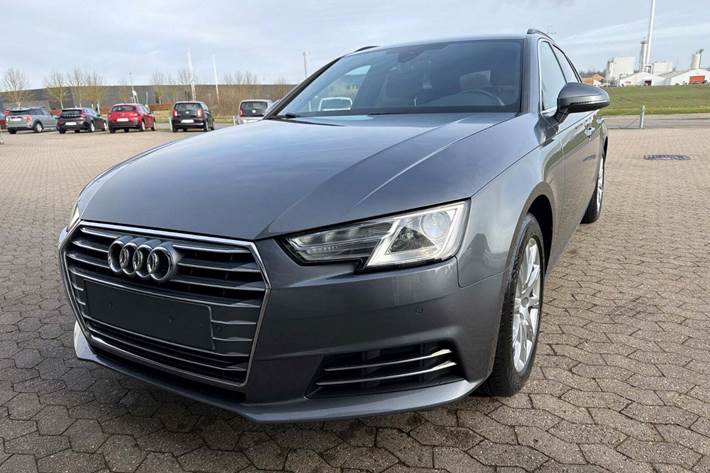 Grå Audi A4 fra 2018