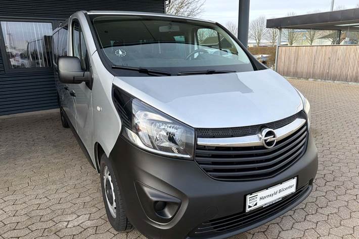 Sølv Opel Vivaro fra 2017
