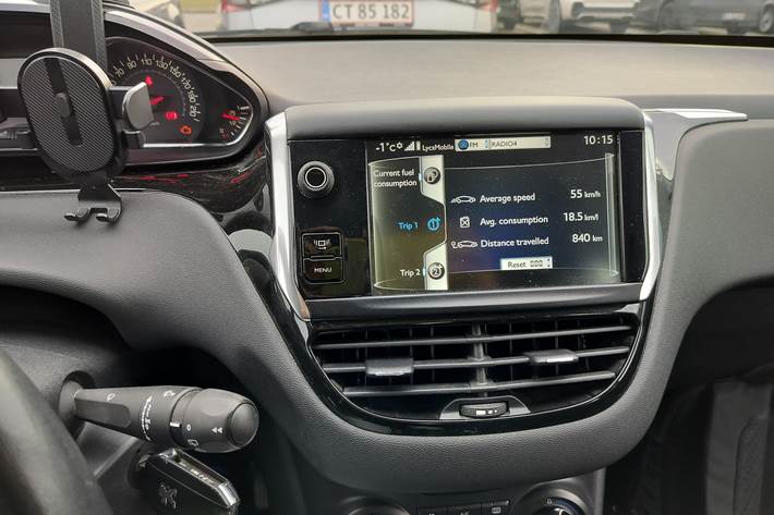 Grå Peugeot 208 fra 2015