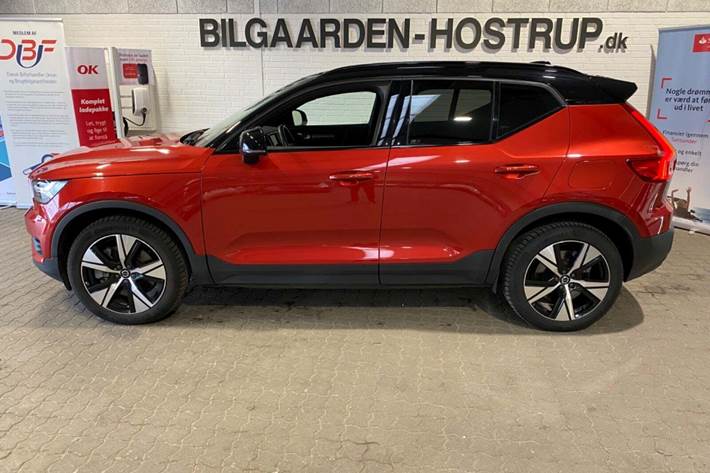 Rød Volvo XC40 fra 2022