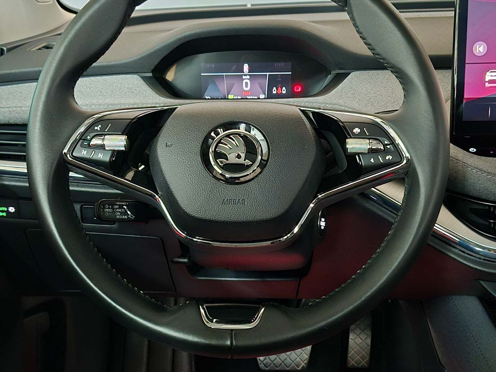 Blå Skoda Enyaq fra 2023