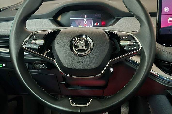 Blå Skoda Enyaq fra 2023