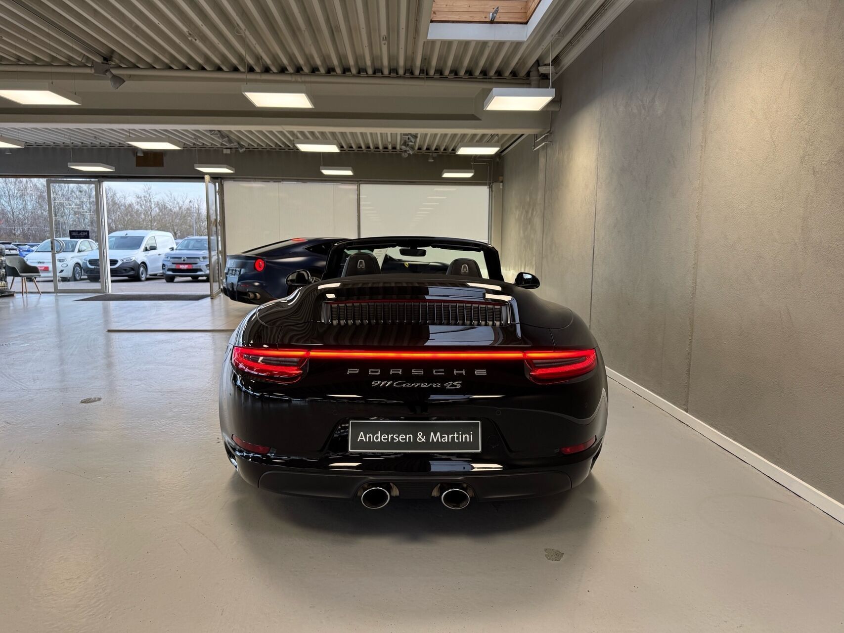 Sort Porsche 911 fra 2018