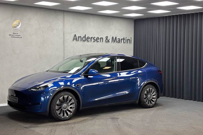 Blå Tesla Model Y fra 2023