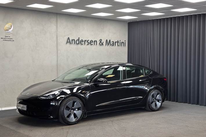 Sort Tesla Model 3 fra 2021
