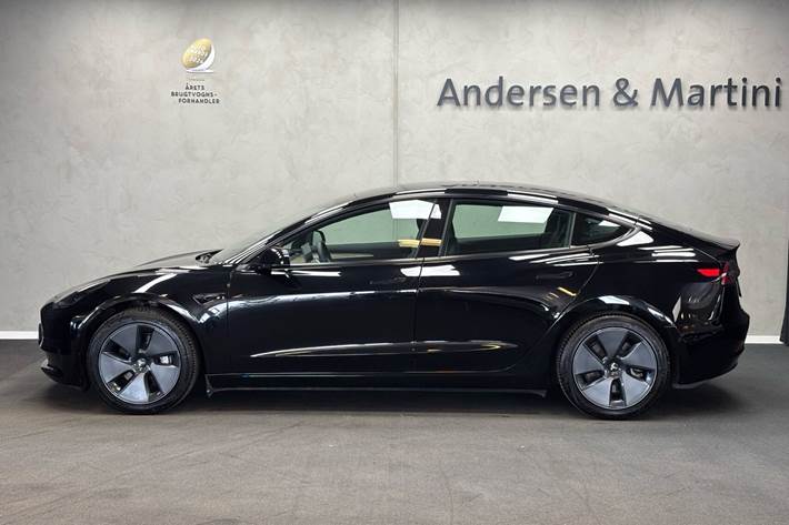 Sort Tesla Model 3 fra 2021