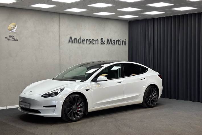 Hvid Tesla Model 3 fra 2023