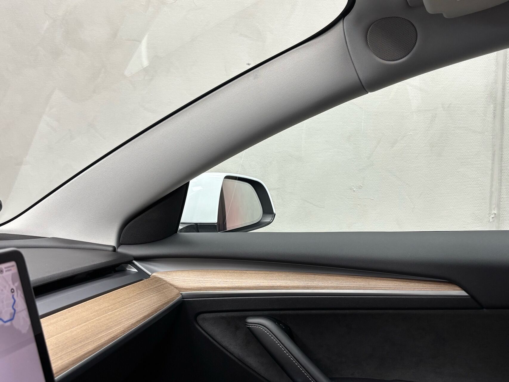 Hvid Tesla Model 3 fra 2023