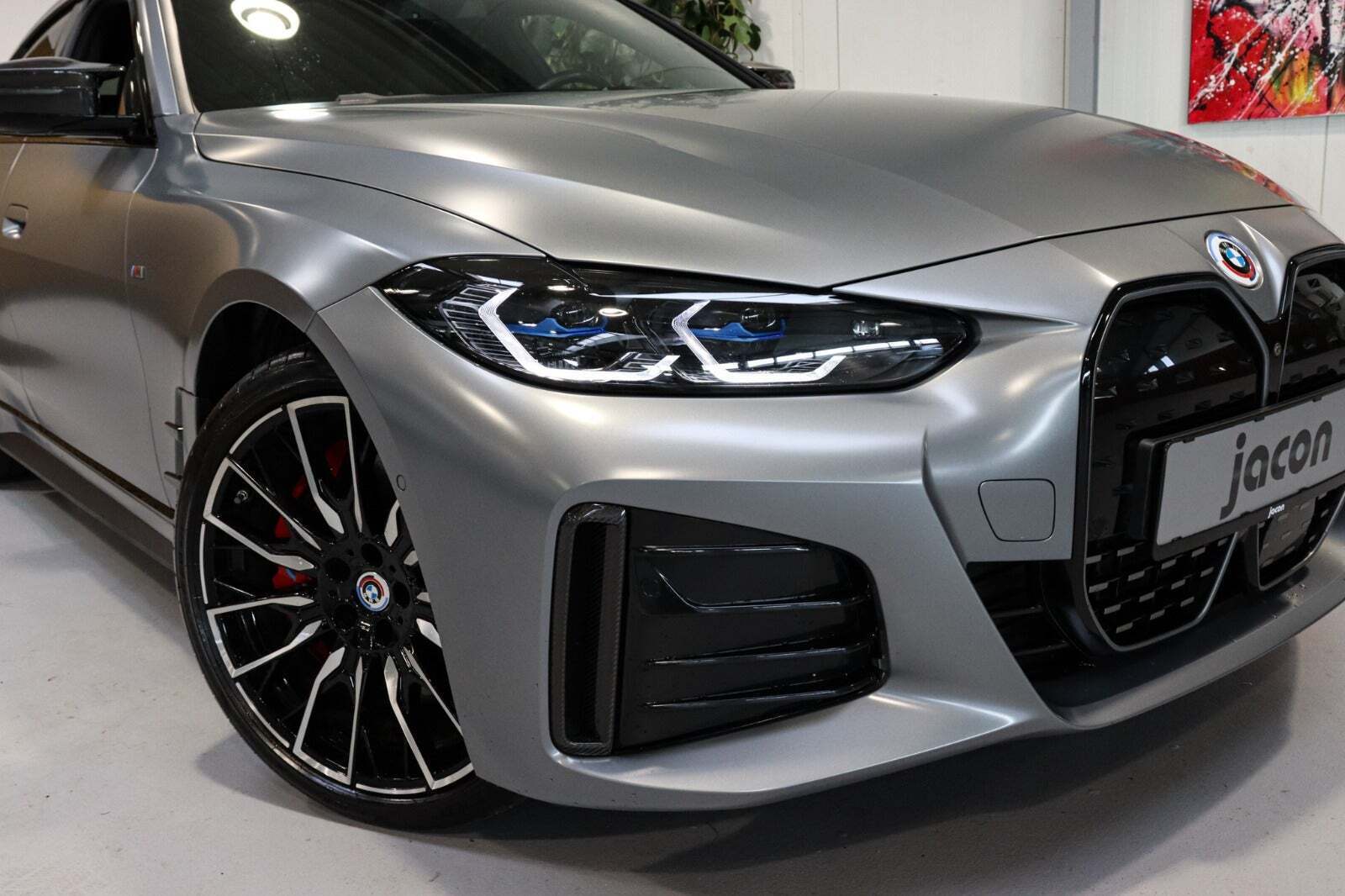 Grå BMW i4 fra 2023