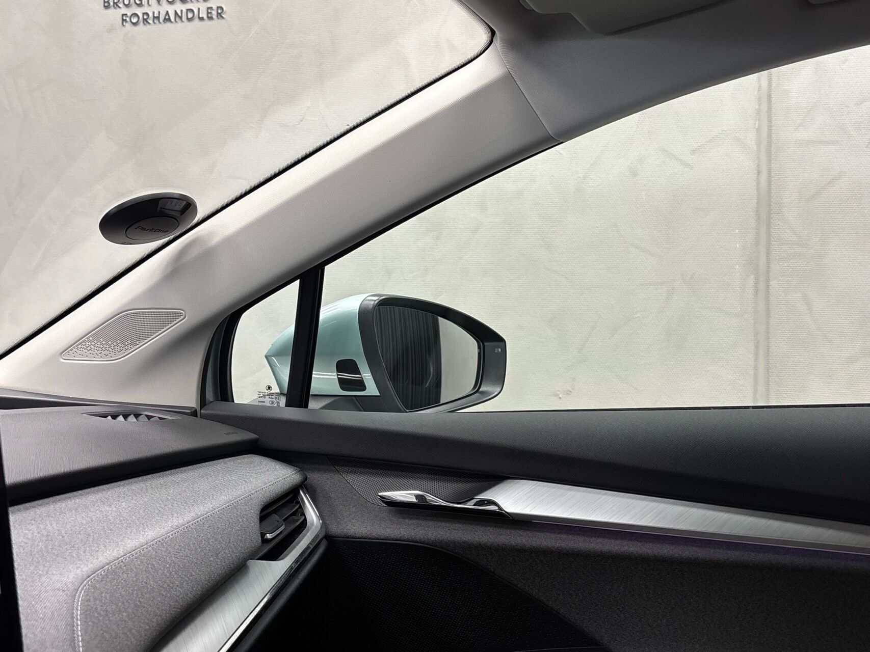 Grå Skoda Enyaq fra 2021