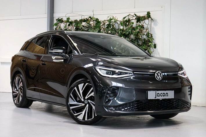 Grå VW ID.4 fra 2023 set udefra