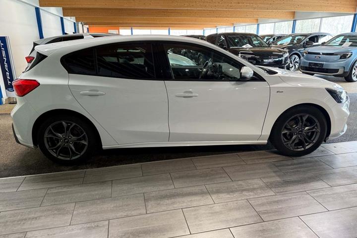 Hvid Ford Focus fra 2019