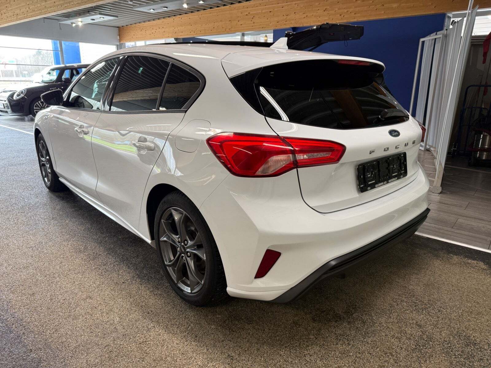 Hvid Ford Focus fra 2019