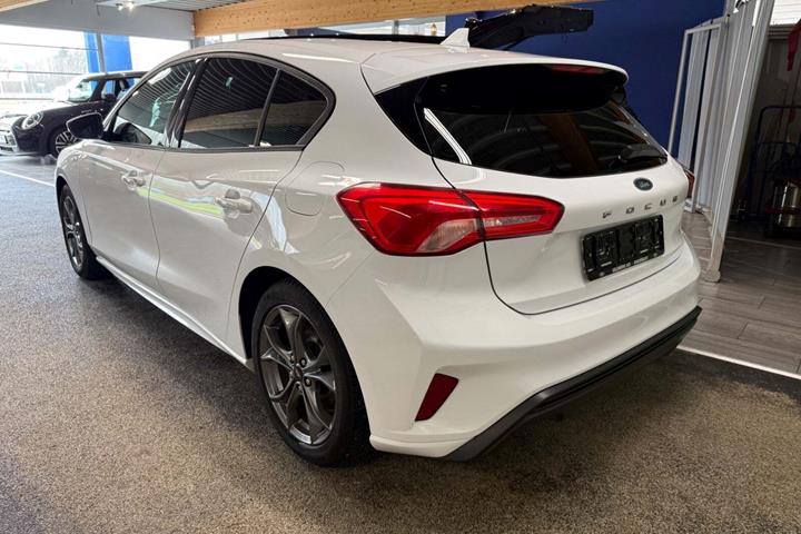 Hvid Ford Focus fra 2019