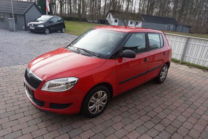 Rød Skoda Fabia fra 2013