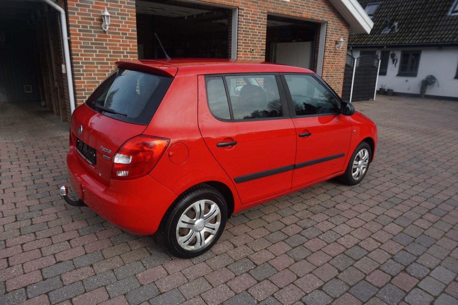 Rød Skoda Fabia fra 2013