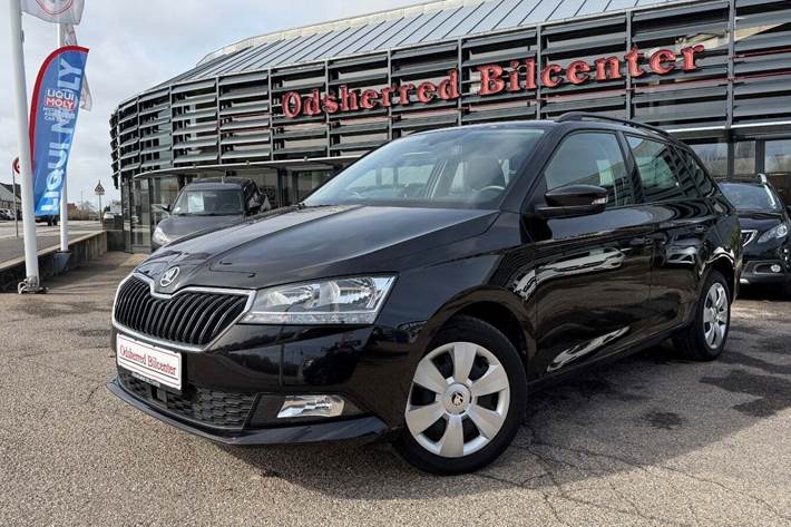 Sort Skoda Fabia fra 2021 set udefra