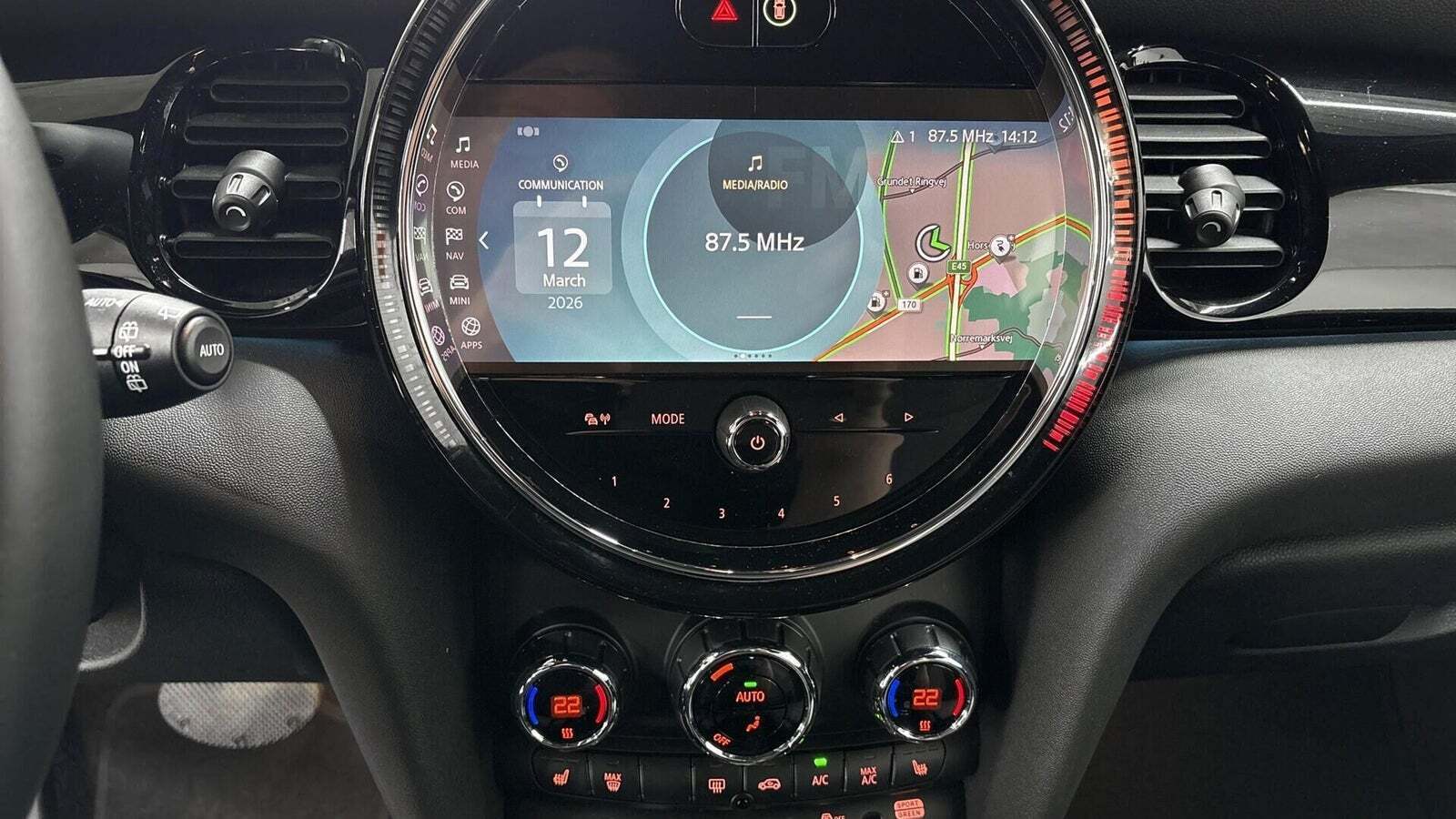 Blå Mini Cooper SE fra 2022