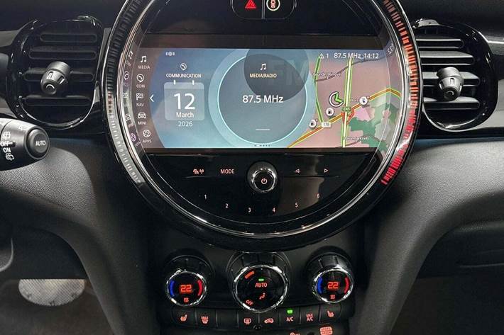 Blå Mini Cooper SE fra 2022