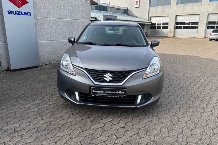 Grå Suzuki Baleno fra 2018