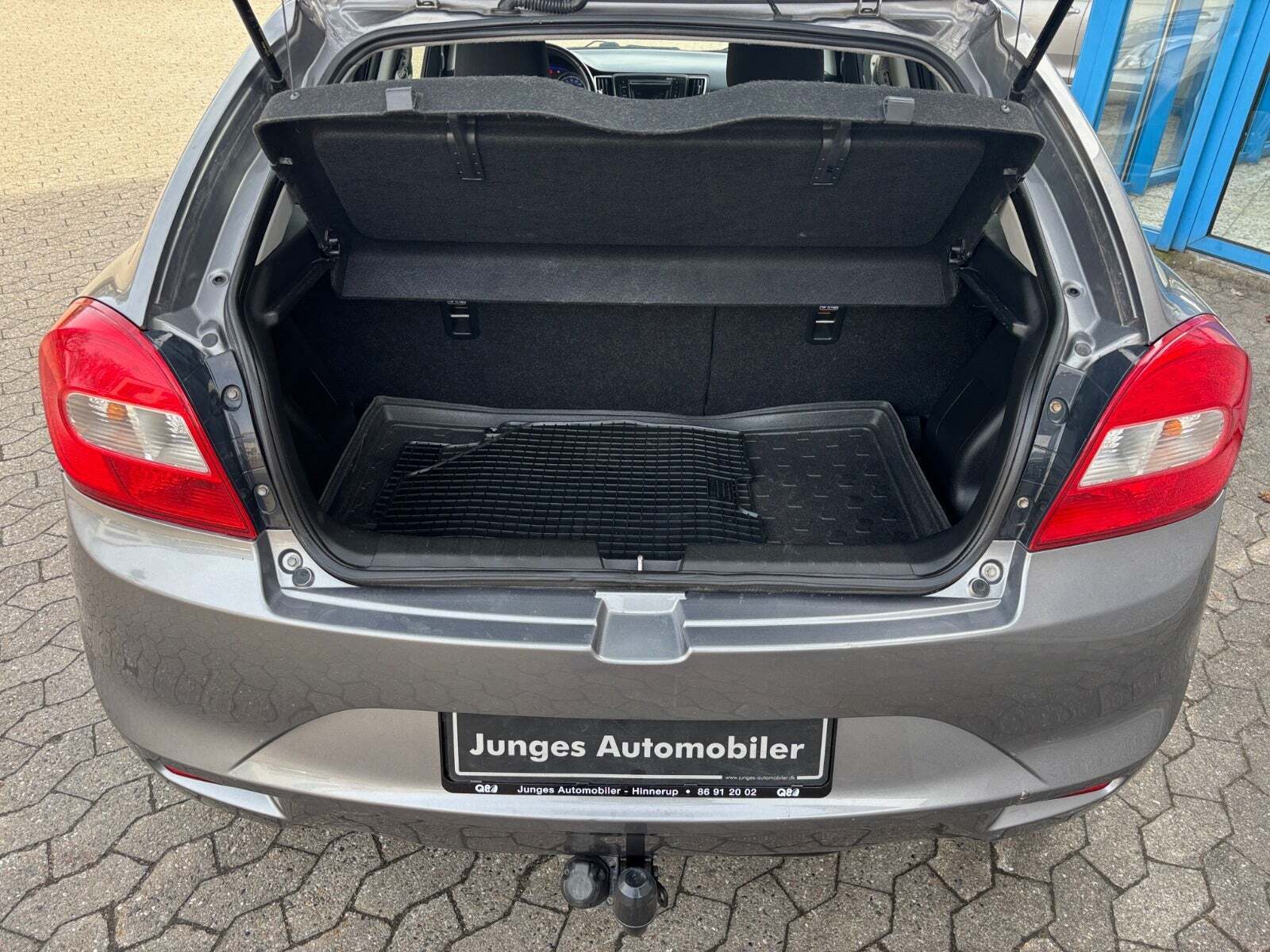 Grå Suzuki Baleno fra 2018